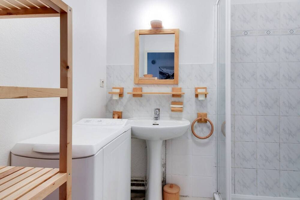 Photo of Bathroom in Esquieze-Sere