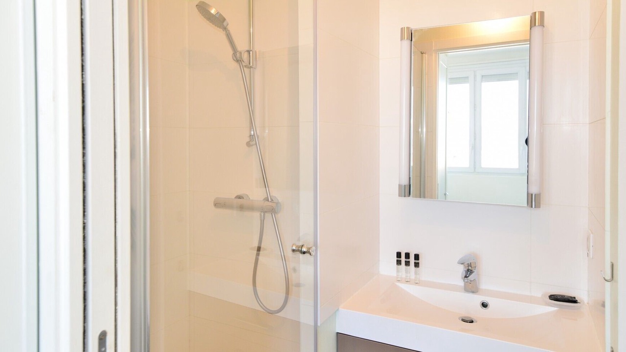 Photo of Bathroom in Boucle - Gros Caillou