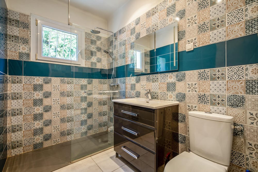 Photo of Bathroom in Cournonterral