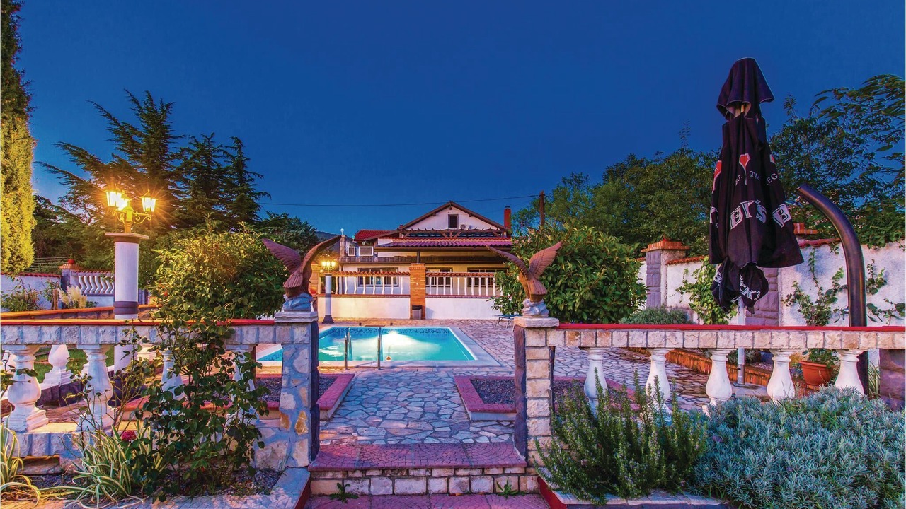 Photo of Outdoor in Bakar