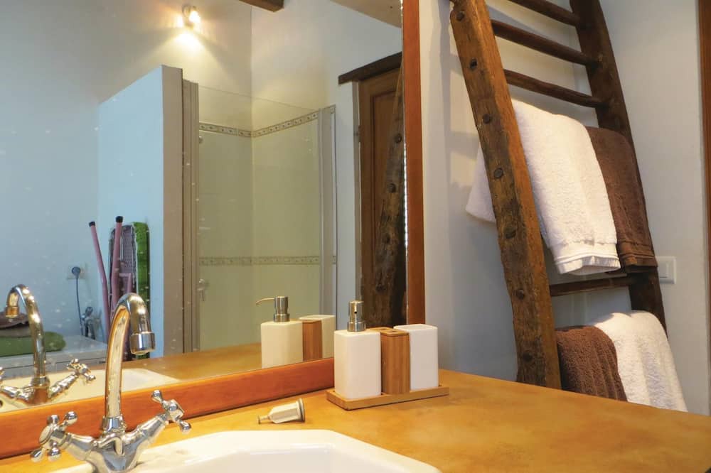 Photo of Bathroom in Loches