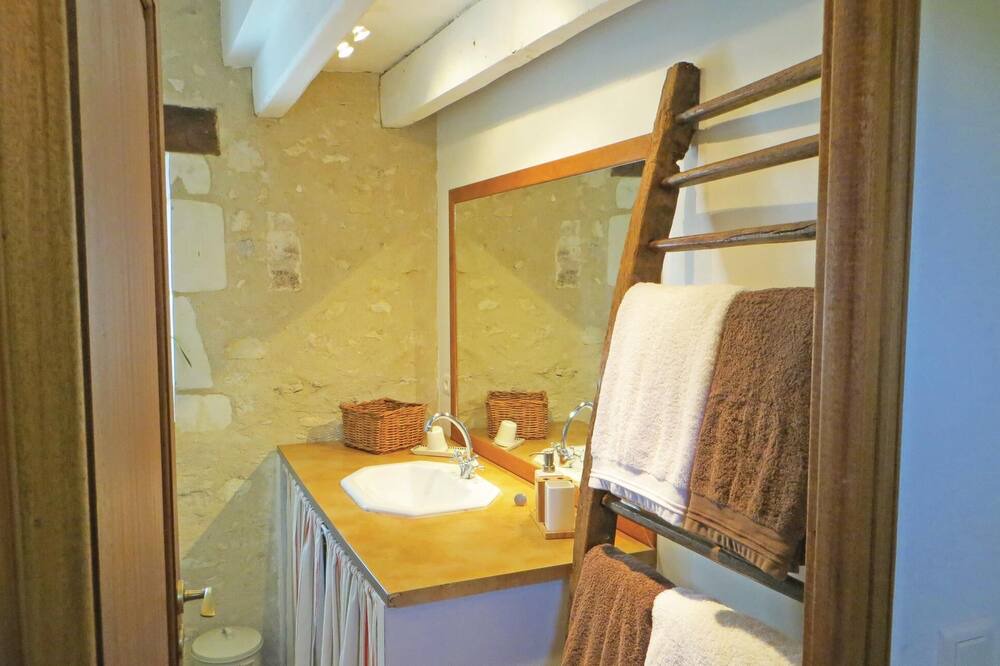 Photo of Bathroom in Loches