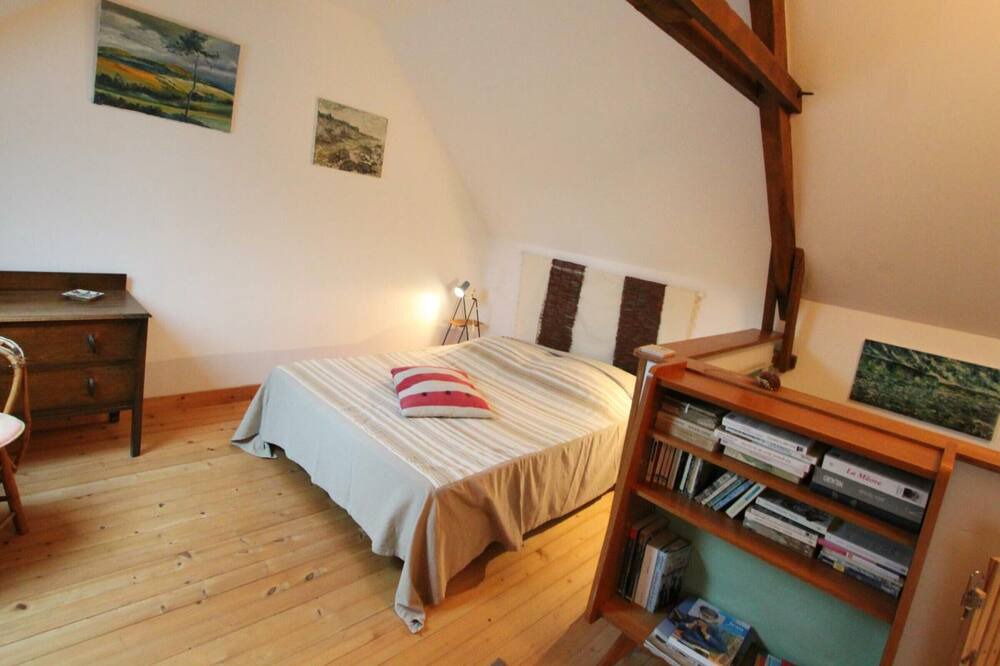 Photo of Bedroom in Annoville