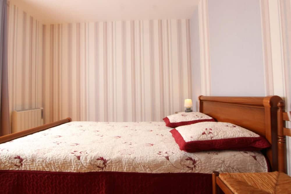 Photo of Bedroom in Isigny-le-Buat