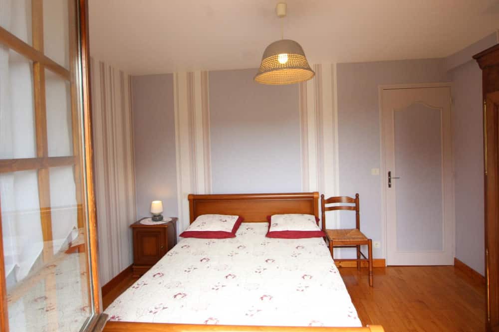 Photo of Bedroom in Isigny-le-Buat