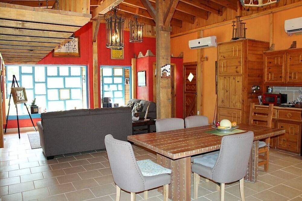 Photo of Livingroom in Jasper