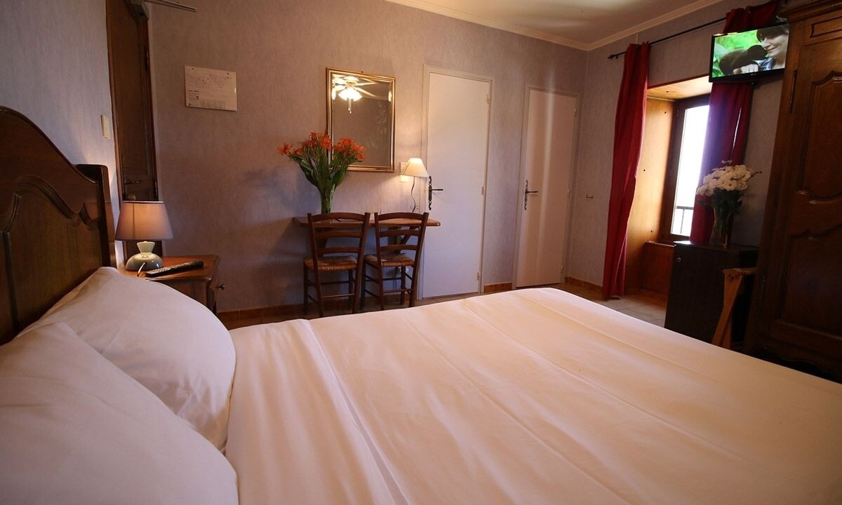 Photo of Bedroom in Saint-Pons