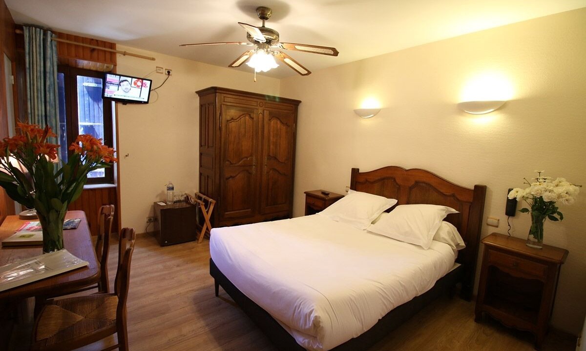 Photo of Bedroom in Saint-Pons