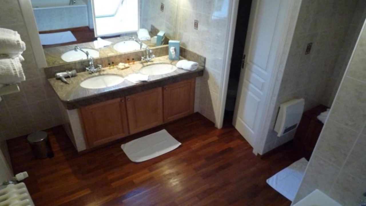 Photo of Bathroom in Behen