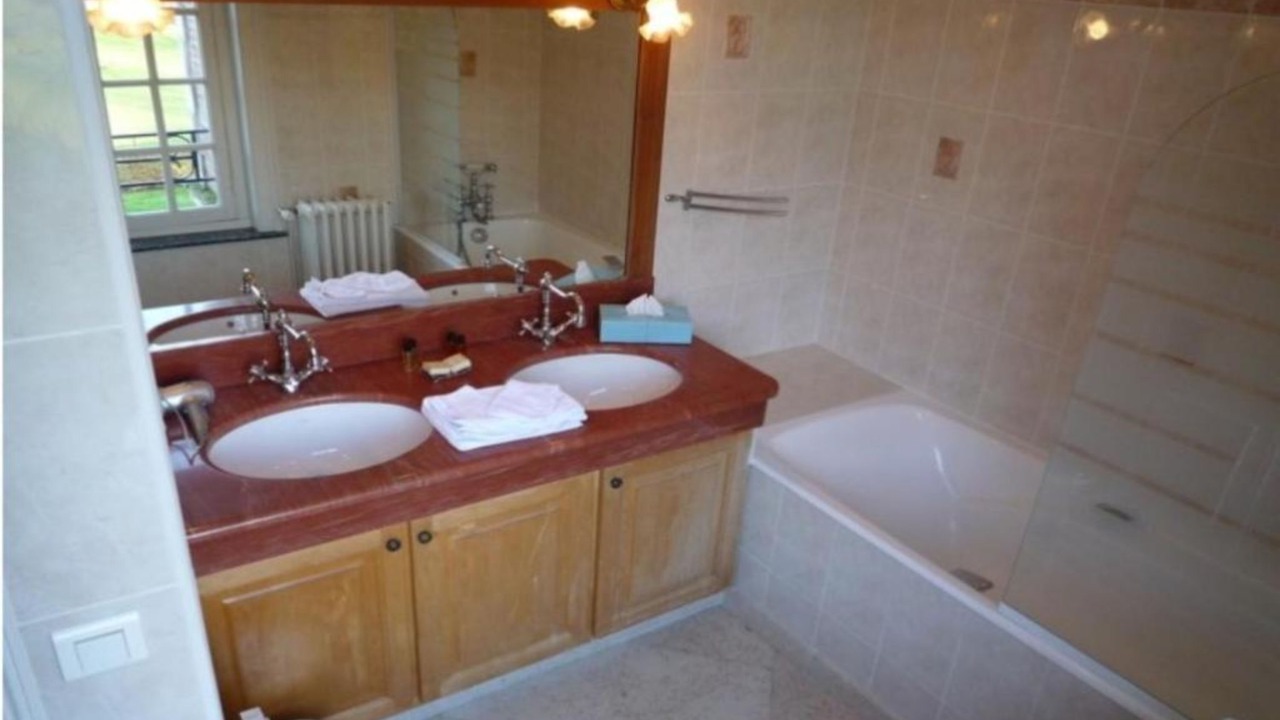 Photo of Bathroom in Behen