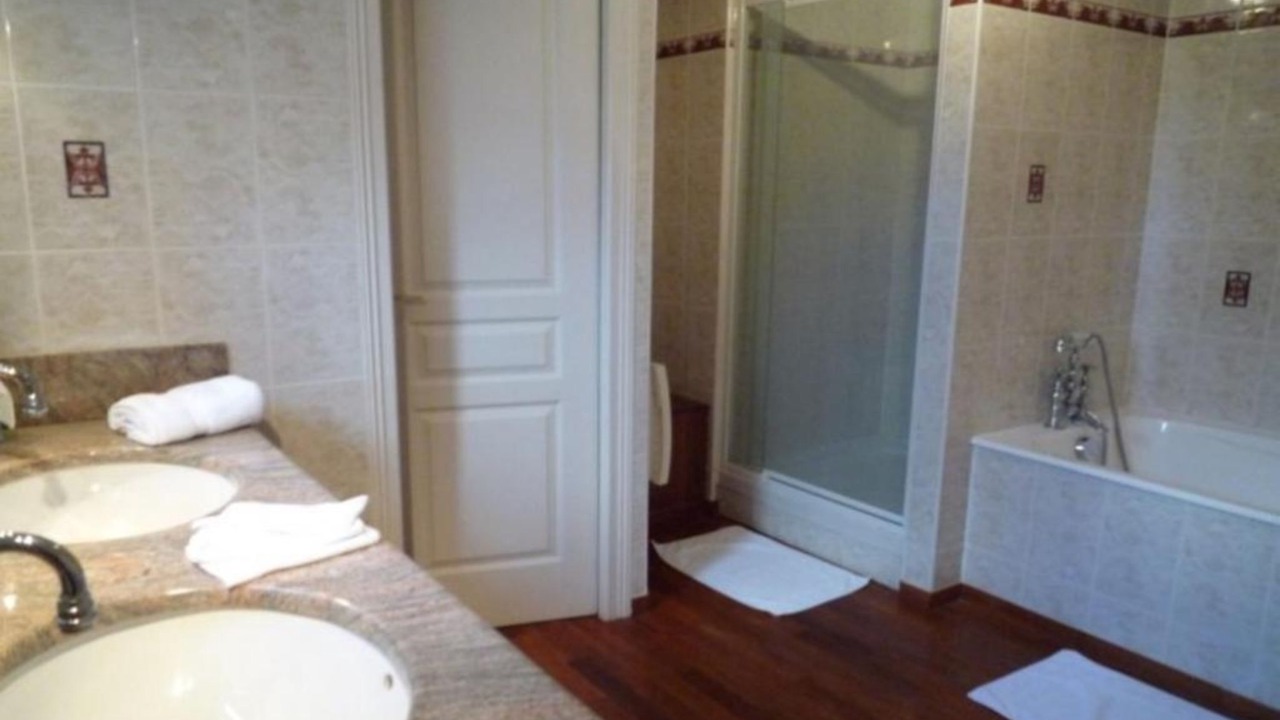 Photo of Bathroom in Behen