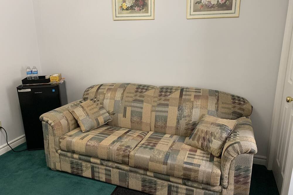 Photo of Livingroom in Niagara Falls