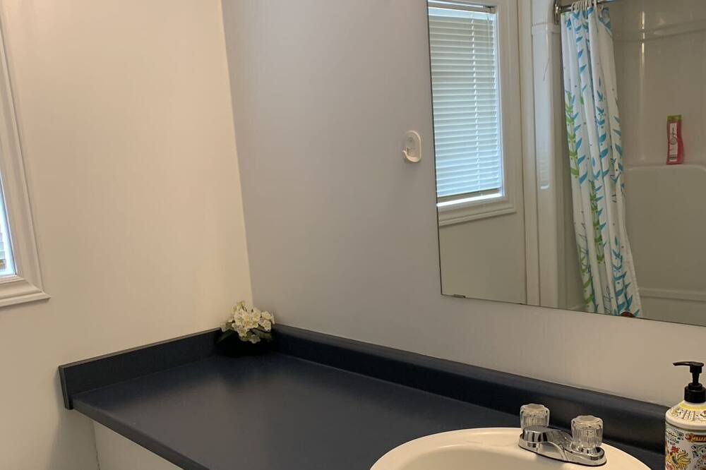 Photo of Bathroom in Niagara Falls