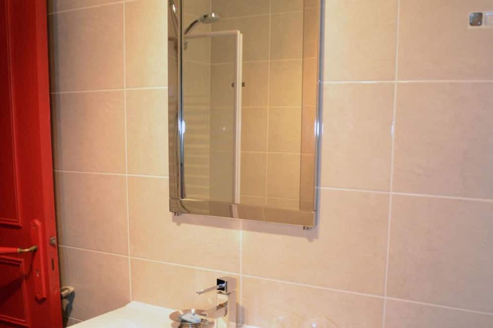 Photo of Bathroom in Saint-Martin-le-Beau