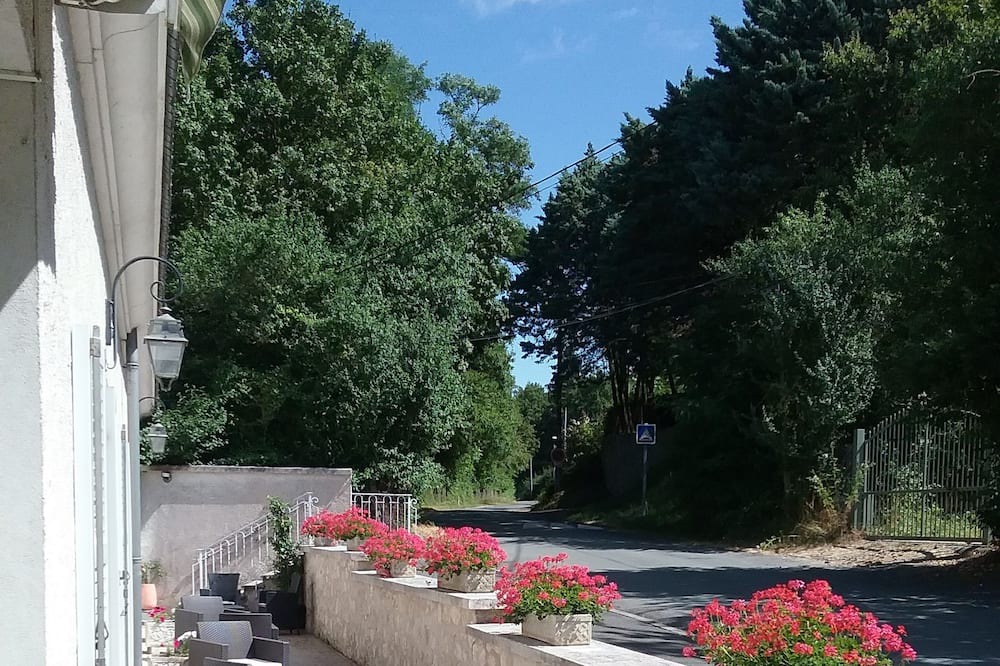 Photo of Patio Balcony in Saint-Martin-le-Beau