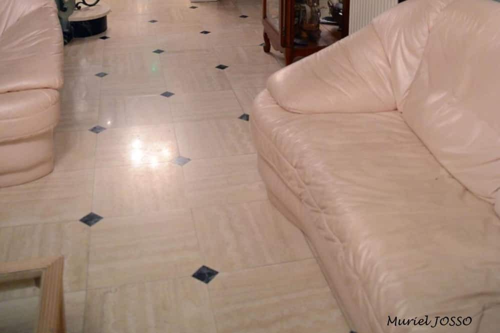 Photo of Livingroom in Saint-Martin-le-Beau