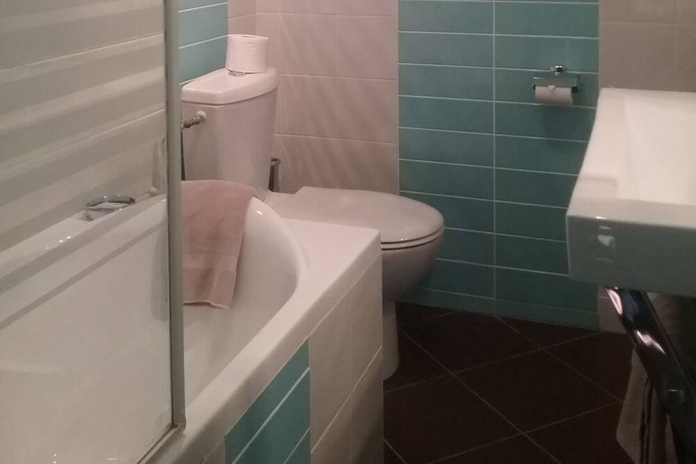 Photo of Bathroom in Saint-Martin-le-Beau