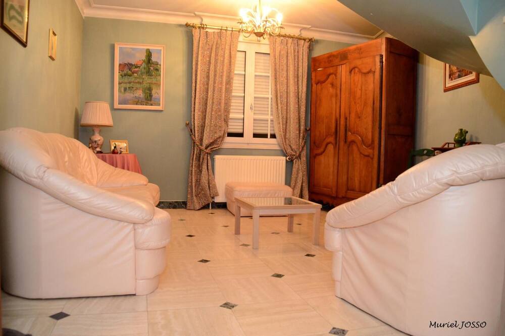 Photo of Livingroom in Saint-Martin-le-Beau