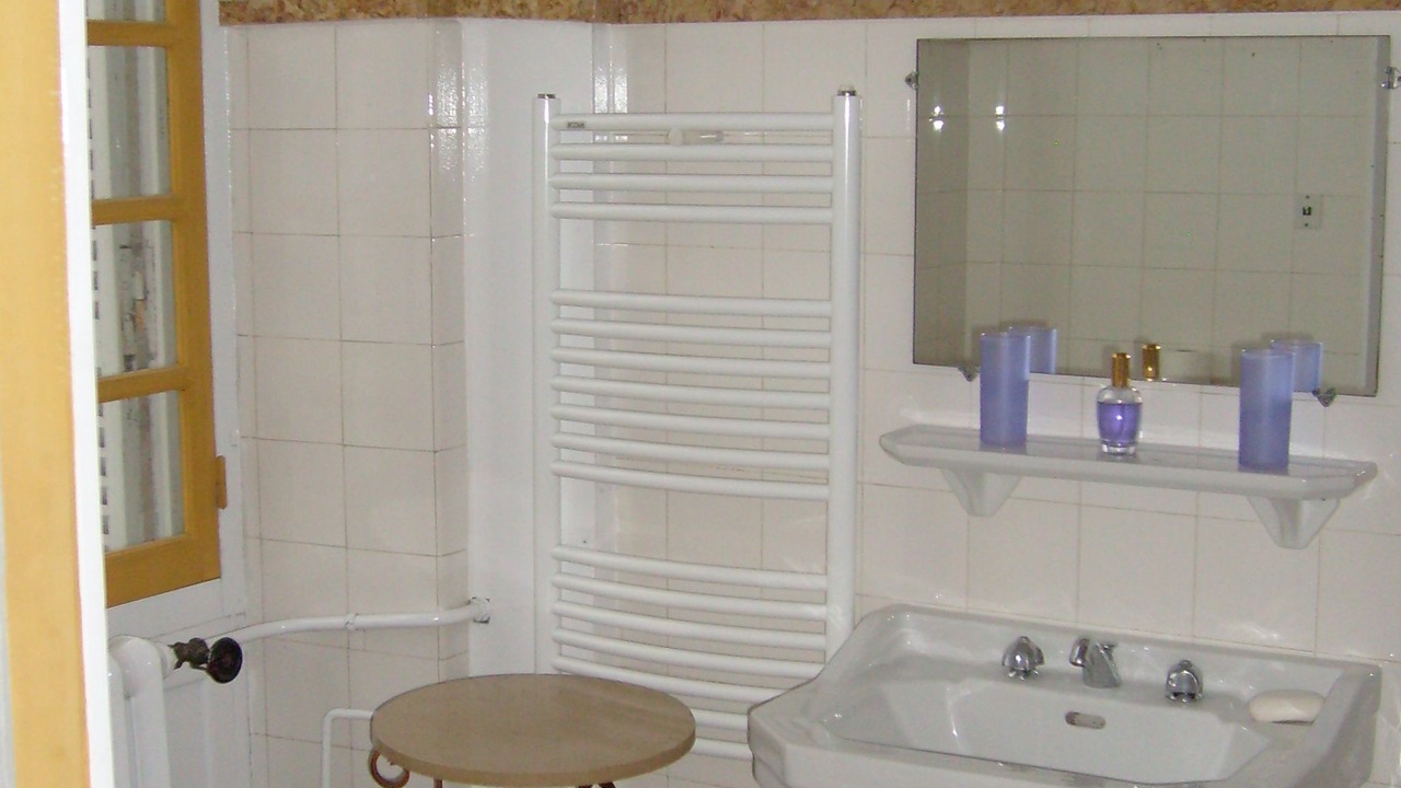 Photo of Bathroom in Ladoix-Serrigny