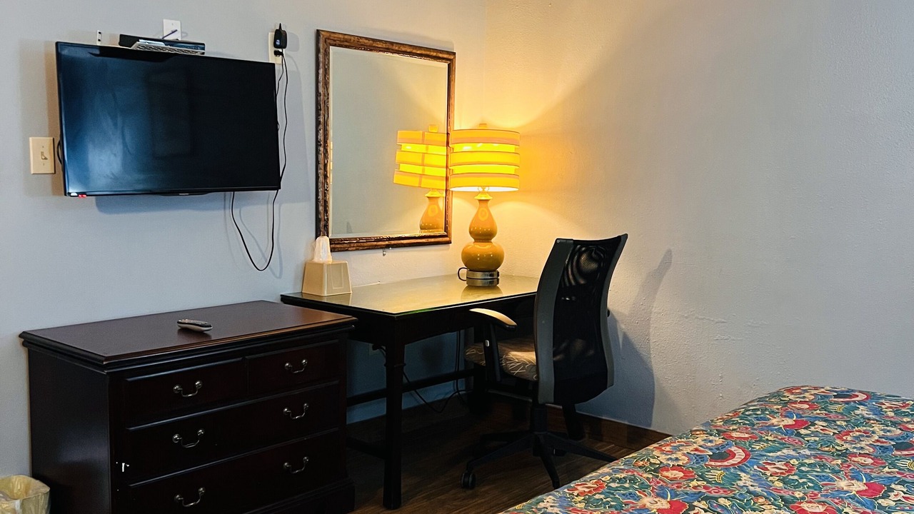 Photo of Bedroom in Lobdell/Woodale