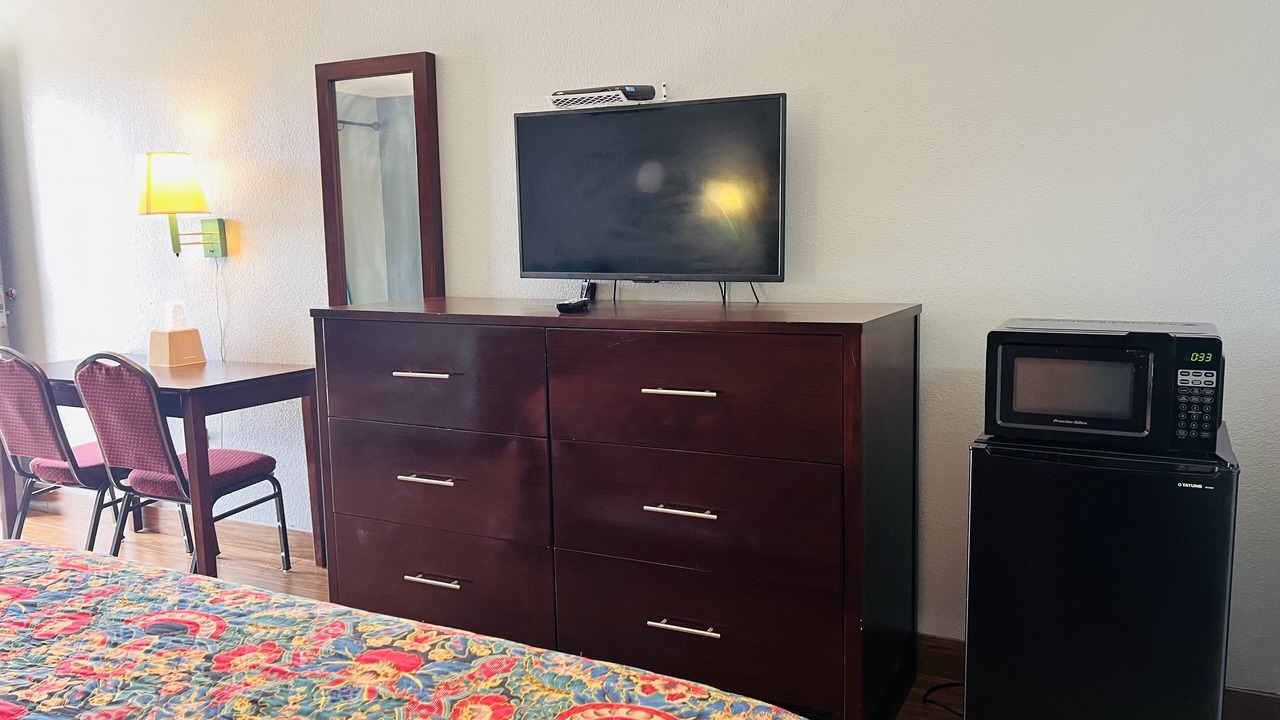 Photo of Bedroom in Lobdell/Woodale