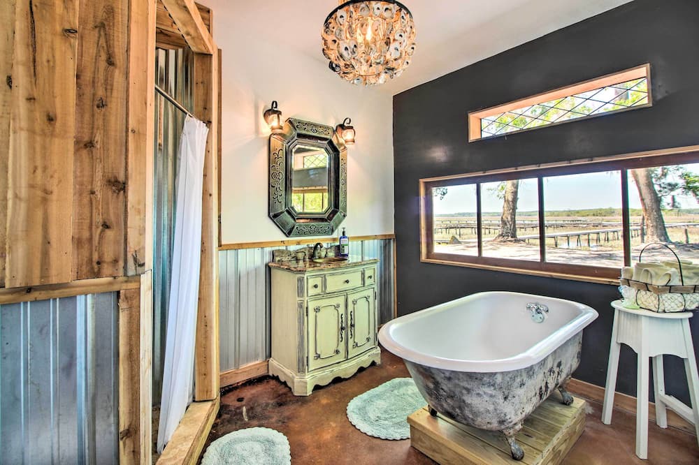 Photo of Bathroom in Midway