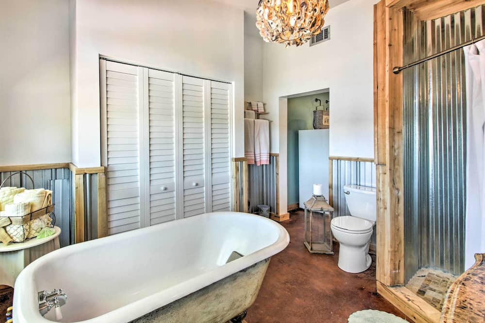 Photo of Bathroom in Midway