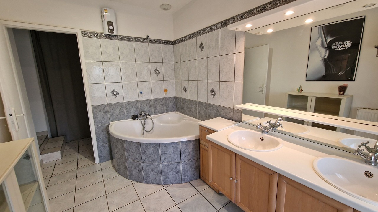 Photo of Bathroom in Cherisey