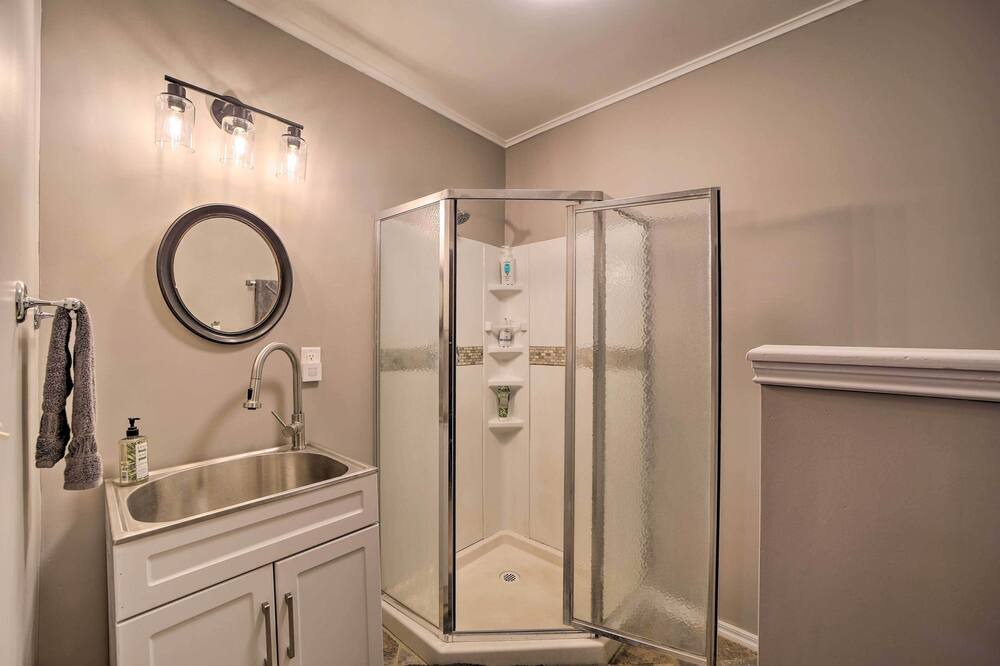 Photo of Bathroom in Tower Heights