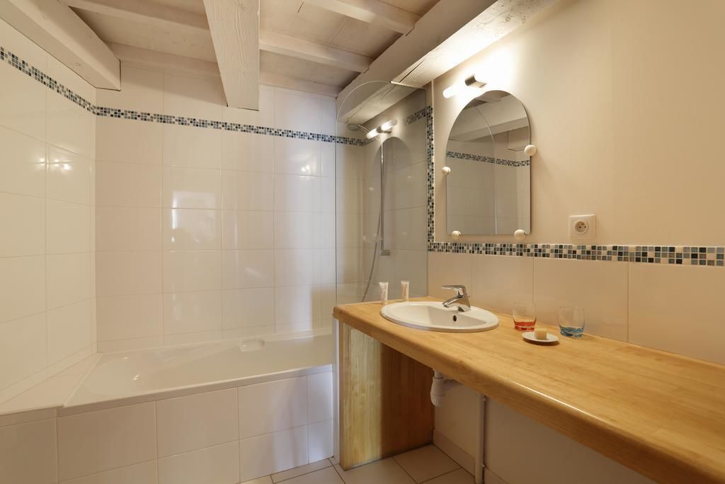 Photo of Bathroom in Octon