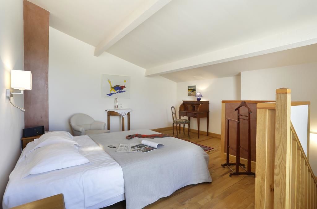 Photo of Others in Octon