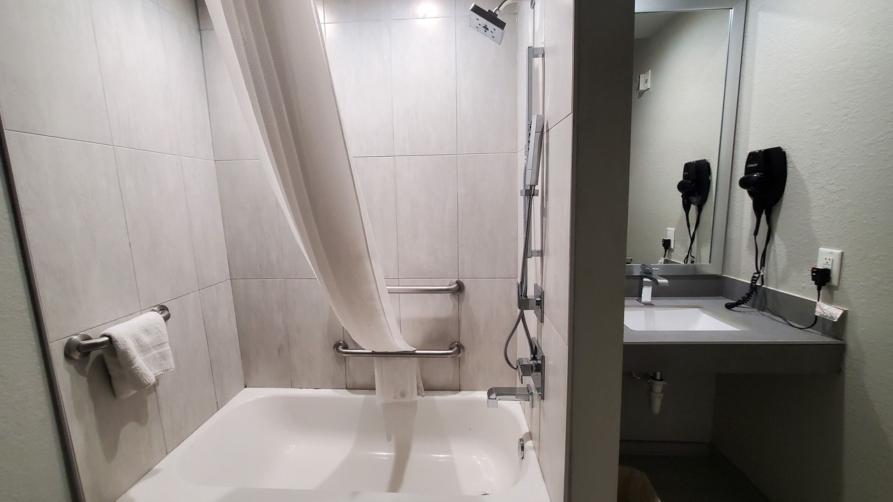 Photo of Bathroom in Porter