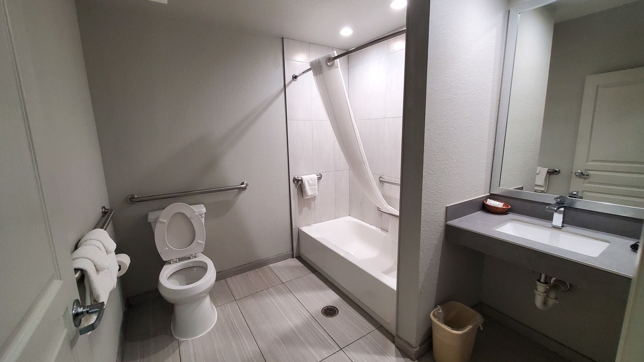 Photo of Bathroom in Porter