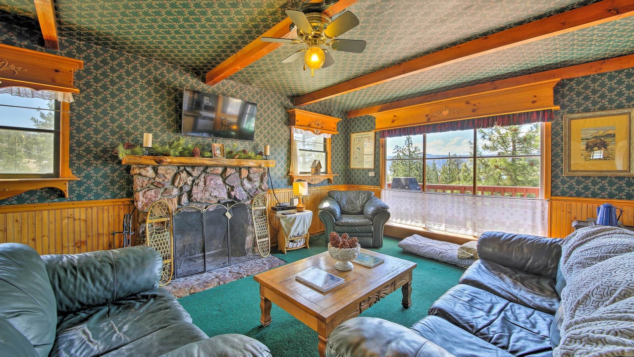 Photo of Livingroom in Fawnskin