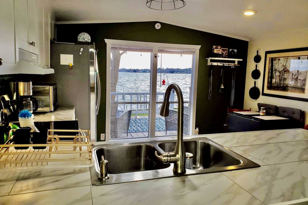 Photo of Kitchen in Pointblank