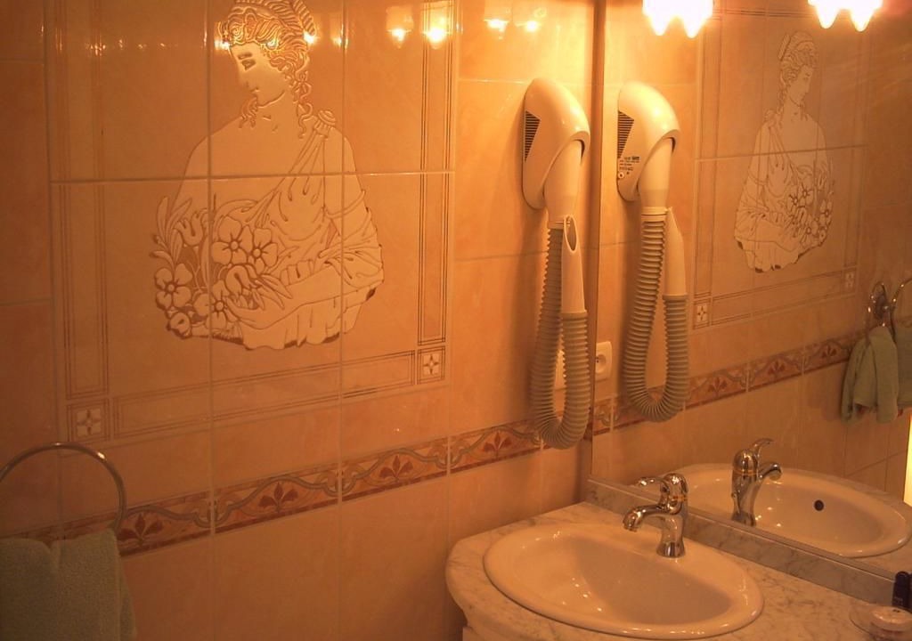 Photo of Bathroom in Cauterets