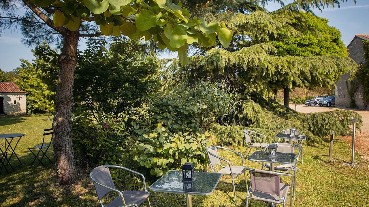 Photo of Patio Balcony in Le Puy-Notre-Dame