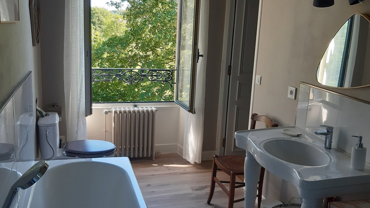 Photo of Bathroom in La Souterraine