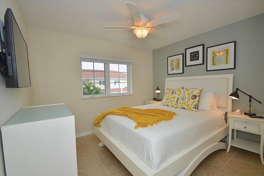 Photo of Bedroom in Cypress Point