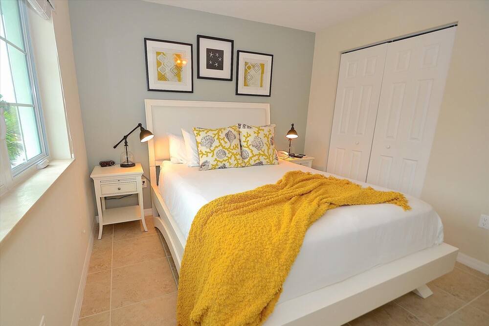 Photo of Bedroom in Cypress Point