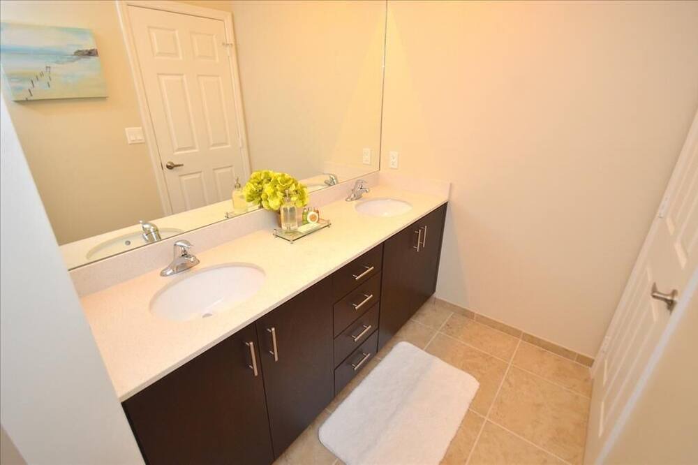 Photo of Bathroom in Cypress Point