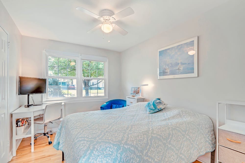 Photo of Bedroom in Bergenfield