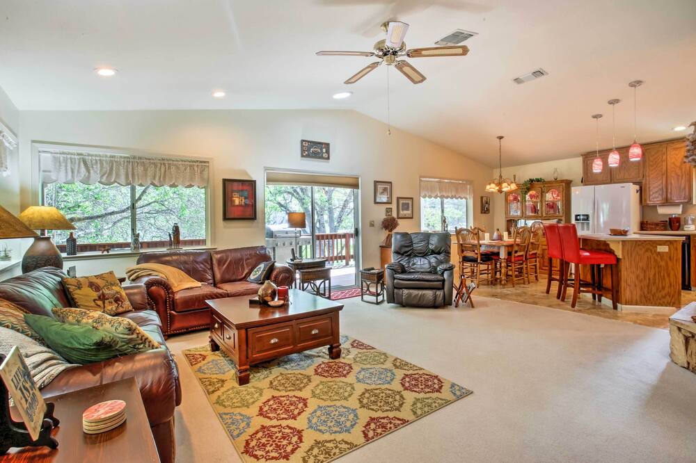 Photo of Livingroom in Groveland