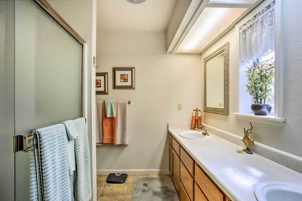 Photo of Bathroom in Groveland