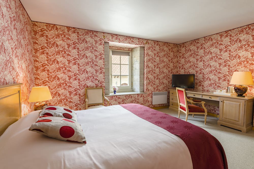 Photo of Bedroom in Cubry