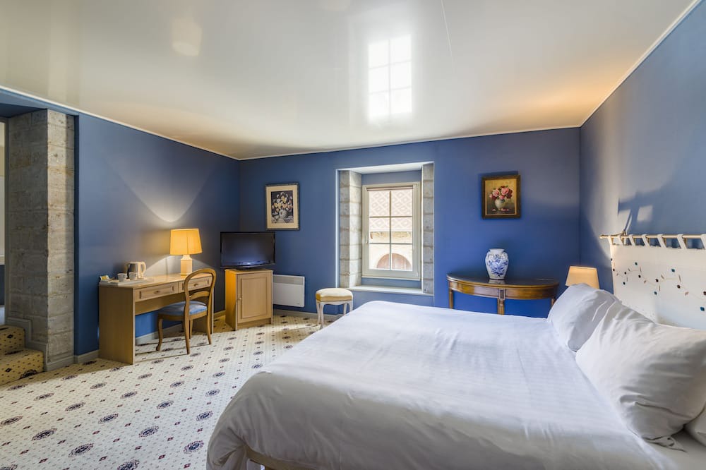 Photo of Bedroom in Cubry
