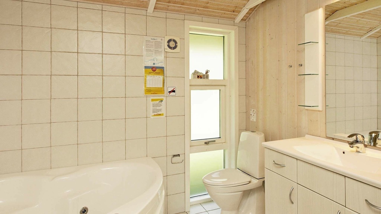 Photo of Bathroom in Aalbaek