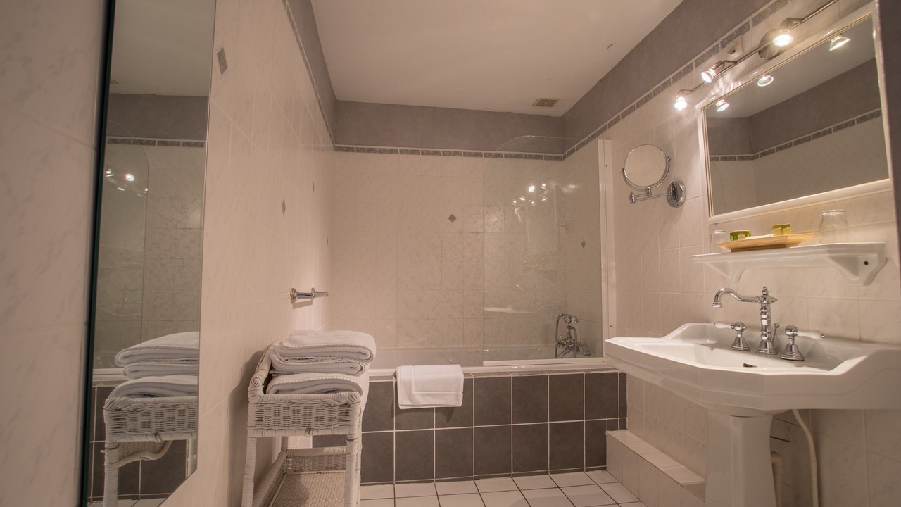 Photo of Bathroom in Floure