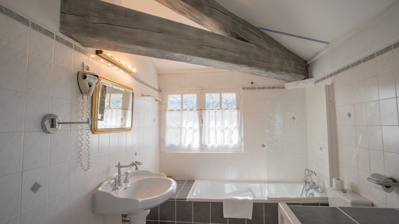 Photo of Bathroom in Floure