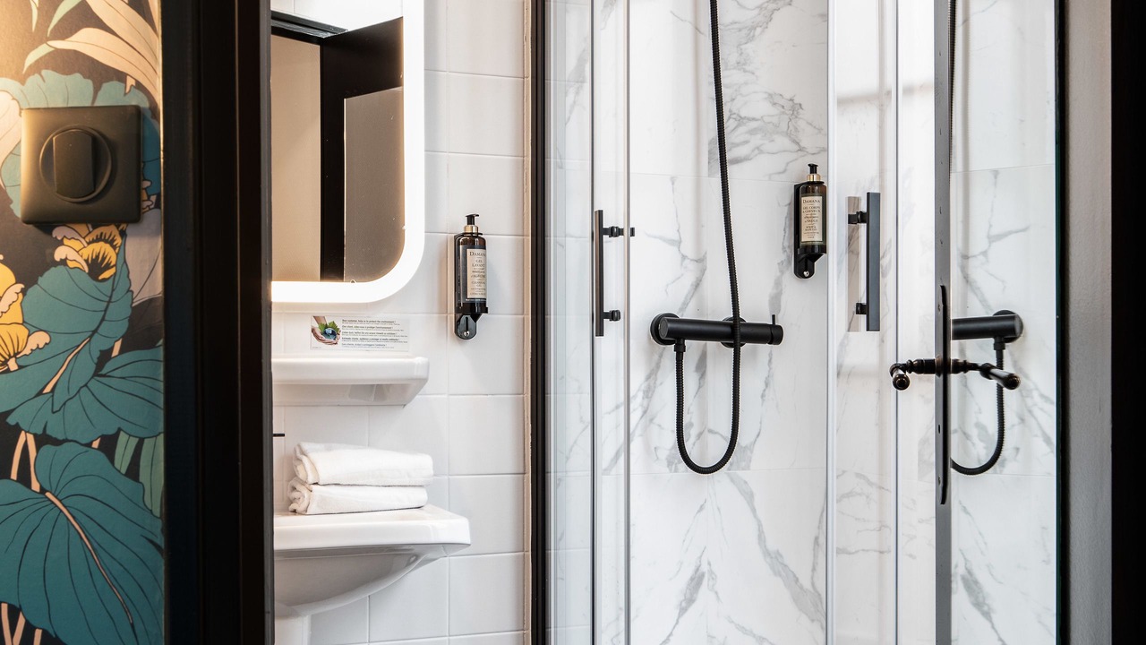 Photo of Bathroom in Centre